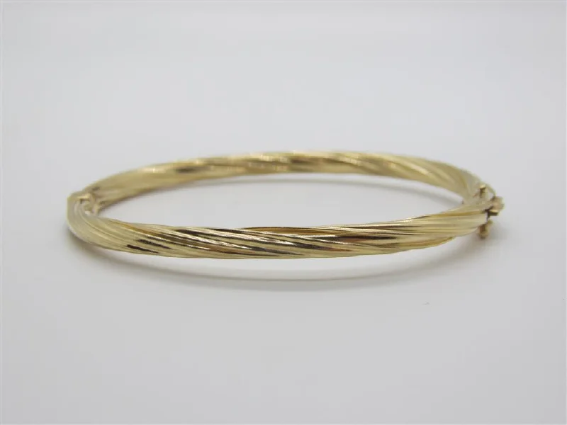 Simple Engraved Bracelets-Gold Bracelet