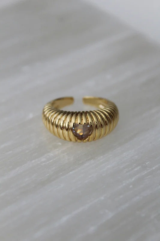 Ribbed Heart Signet Ring